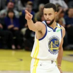 Curry Ties LeBron James Record With 44-Point Blast in Warriors Win