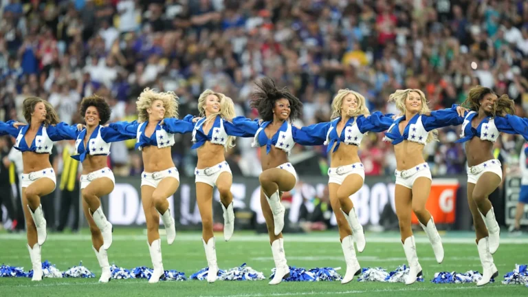 Dallas Cowboys Cheerleaders Unionize After Pay Dispute