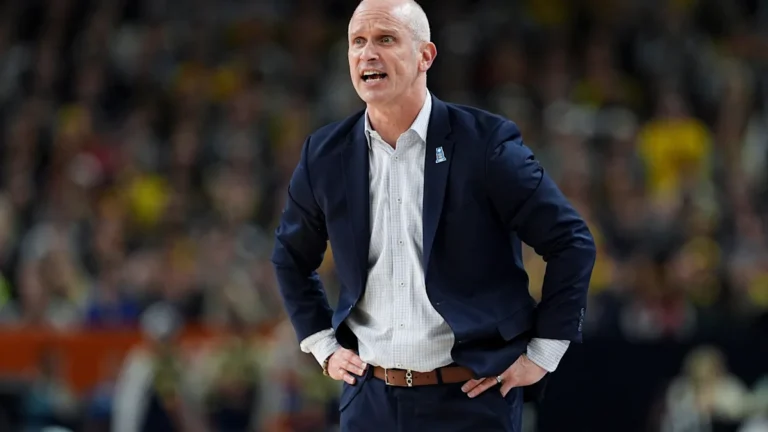 Dan Hurley signs 2-year UConn extension, locks in deal through 2032