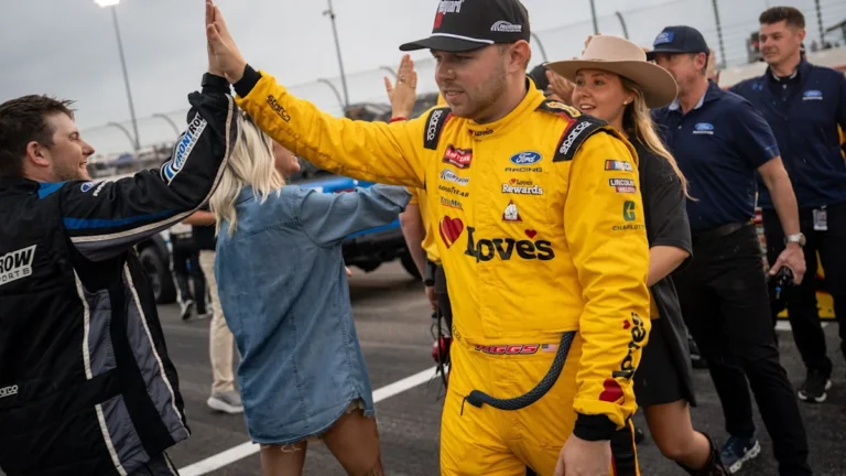 Honeycutt vs. Riggs at Martinsville: NASCAR Truck Series Title Clash
