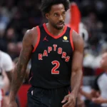 Kawhi Leonard scratched late for Timberwolves with left knee swelling