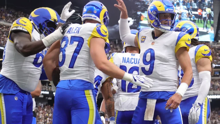 Rams dominate Raiders 35-21 to snap losing streak and reset season