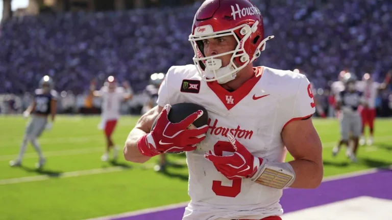 UH TE Patrick Overmyer exits Utah game with upper-body injury