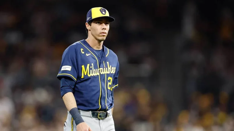 Yelich’s locked-in reaction to Game 1 win excites Brewers fans